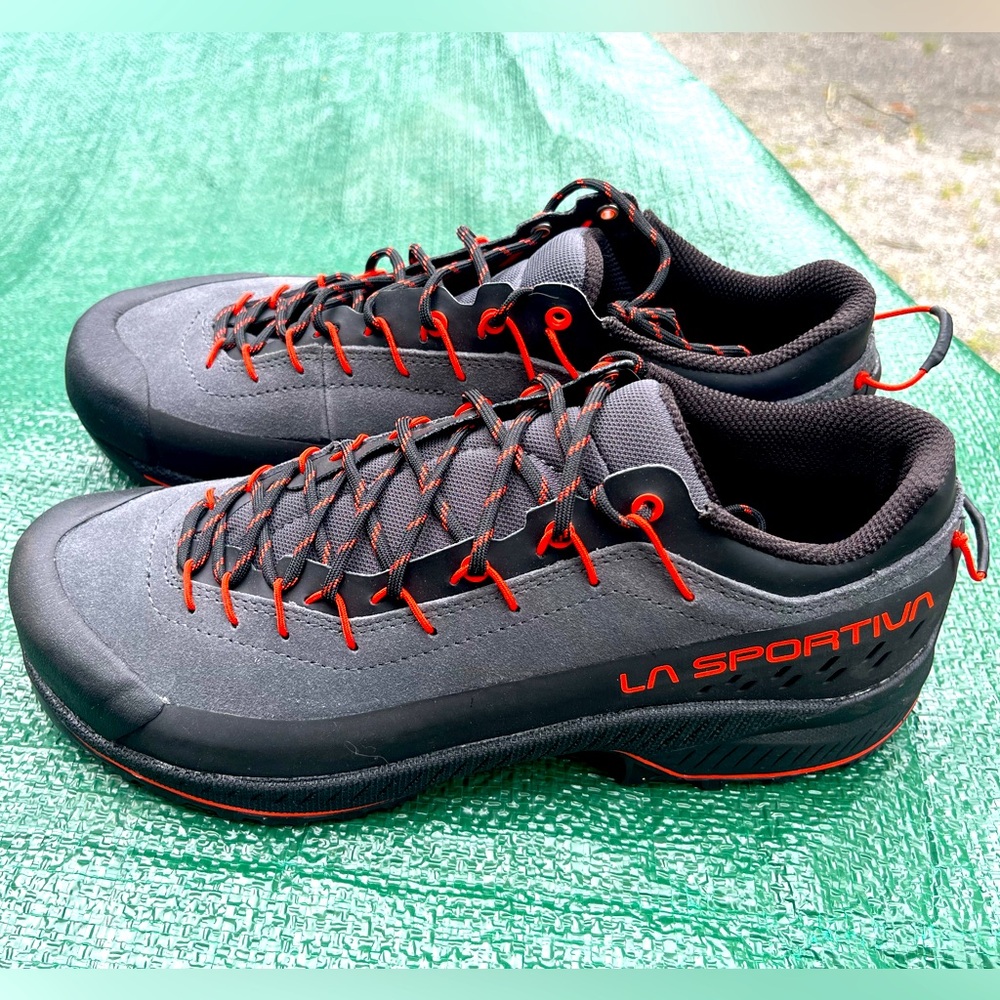 Men’s LA Sportiva x4 Ortholite hybrid sneakers. Size 9
